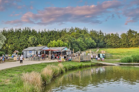 La guinguette "La Base" à quelques pas de la Villa